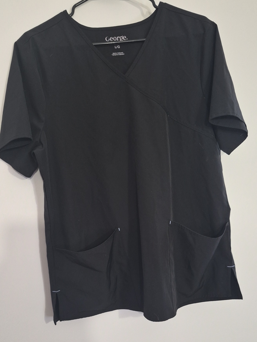 Women's Black V-Neck Scrub Top with Front Pockets
